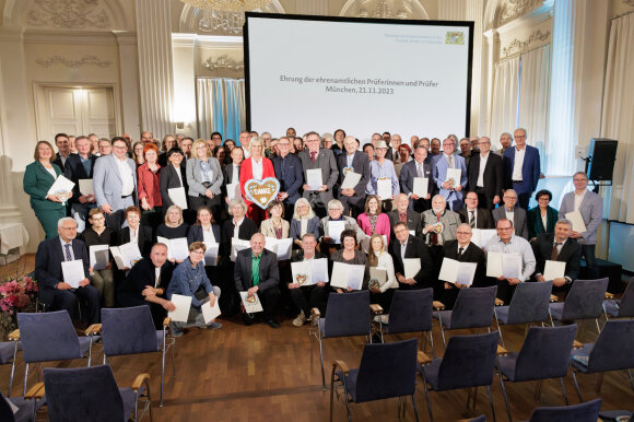 EAB Schmidt_EEO_5327_Gruppenbild_2023.jpg